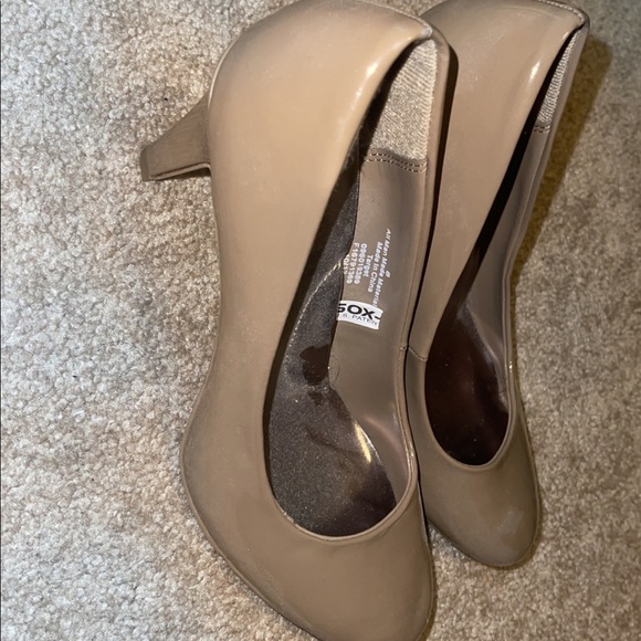 Heels - Picture 2 of 2